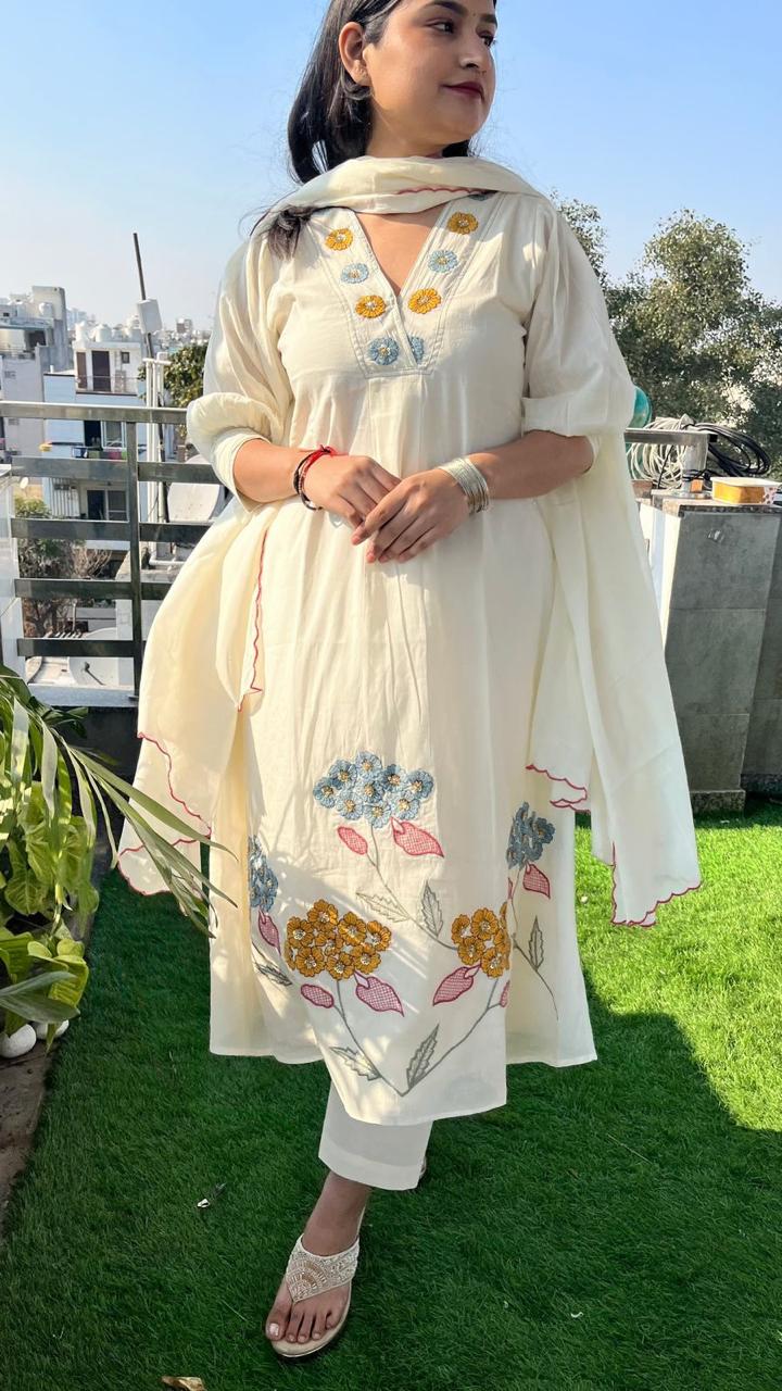 Dreamy Elegance : Cream A-Line Cotton Kurta Set With Malmal Dupatta