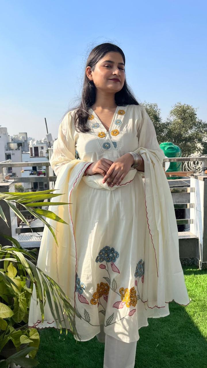 Dreamy Elegance : Cream A-Line Cotton Kurta Set With Malmal Dupatta